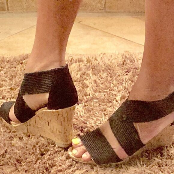 Black
wedges   - Picture 5 of 5